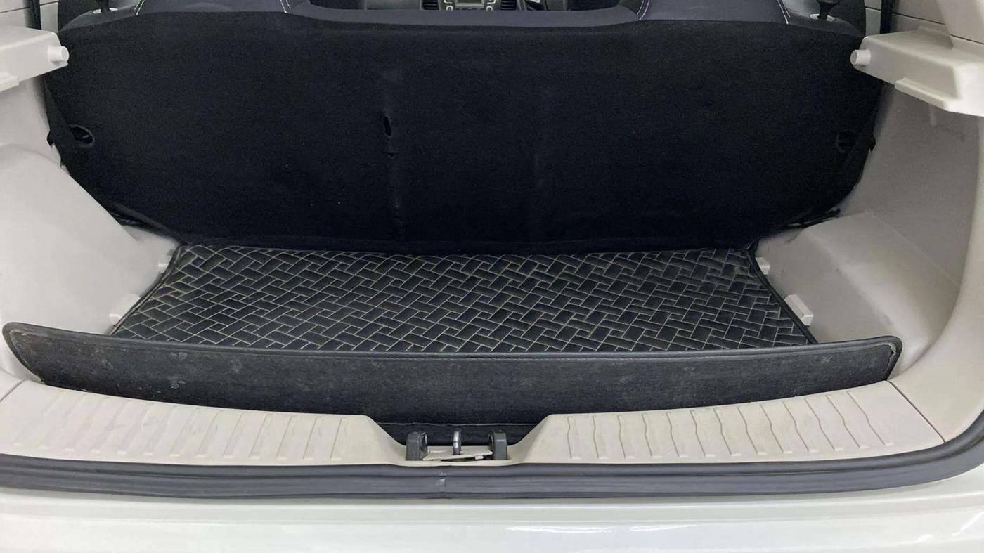 2023 Mahindra XUV300 W6 1.2 PETROL, Petrol, Manual, 16,007 km, Boot Open Zoomed View