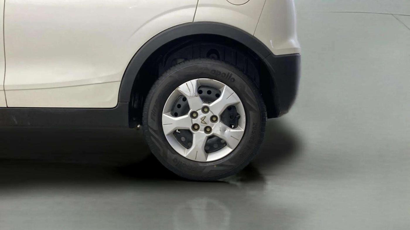 2023 Mahindra XUV300 W6 1.2 PETROL, Petrol, Manual, 16,007 km, Left Rear Wheel