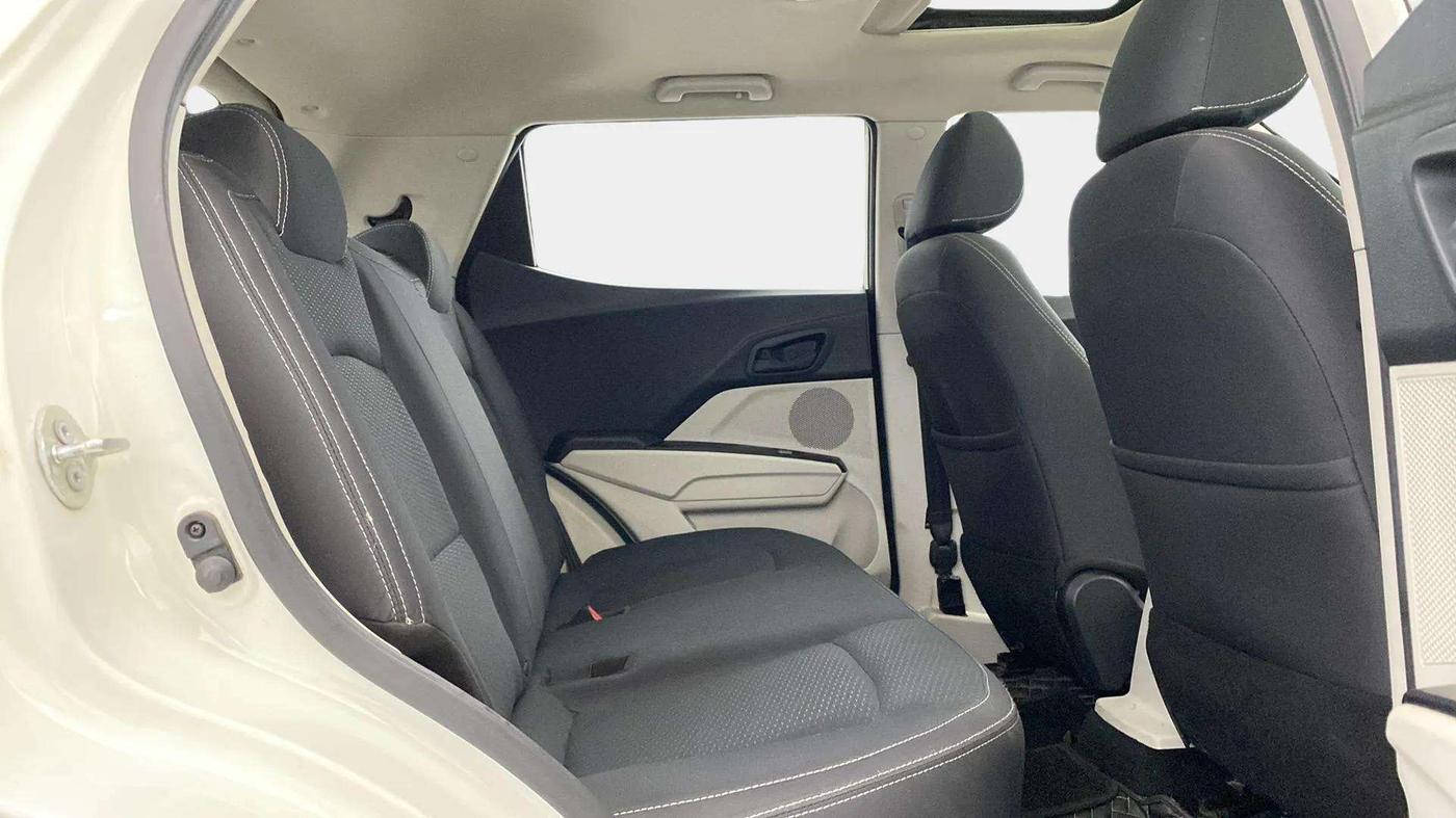 2023 Mahindra XUV300 W6 1.2 PETROL, Petrol, Manual, 16,007 km, Right Side Rear Door Cabin