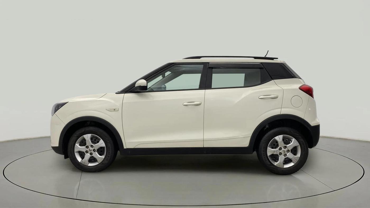2023 Mahindra XUV300 W6 1.2 PETROL, Petrol, Manual, 16,007 km, Left Side