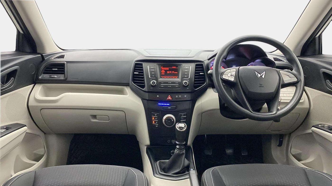2023 Mahindra XUV300 W6 1.2 PETROL, Petrol, Manual, 16,007 km, Dashboard