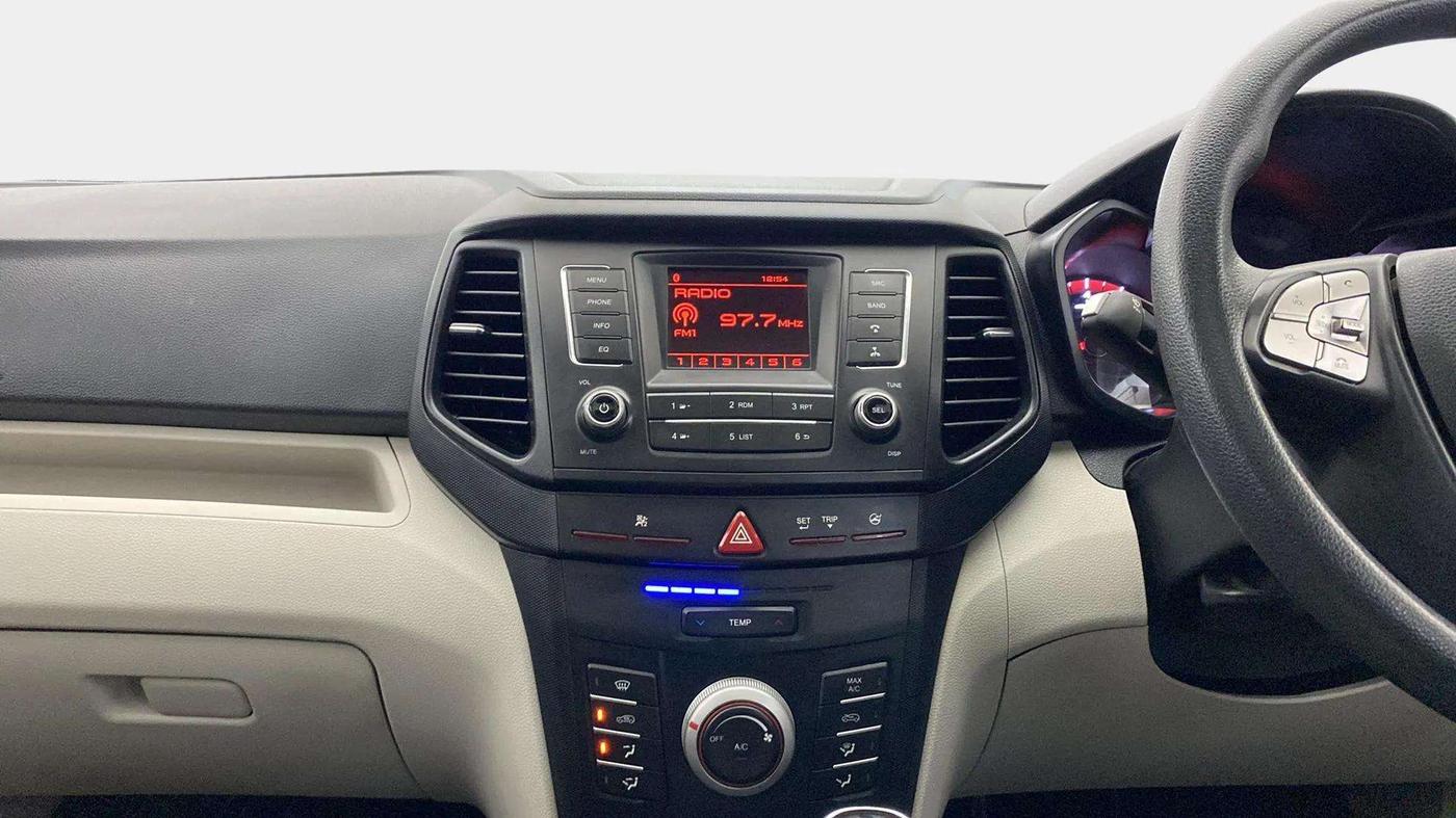 2023 Mahindra XUV300 W6 1.2 PETROL, Petrol, Manual, 16,007 km, Air Conditioner
