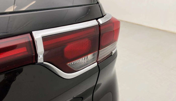 2022 KIA SONET HTK PLUS 1.2, Petrol, Manual, 23,159 km, Right tail light - Chrome has minor damage