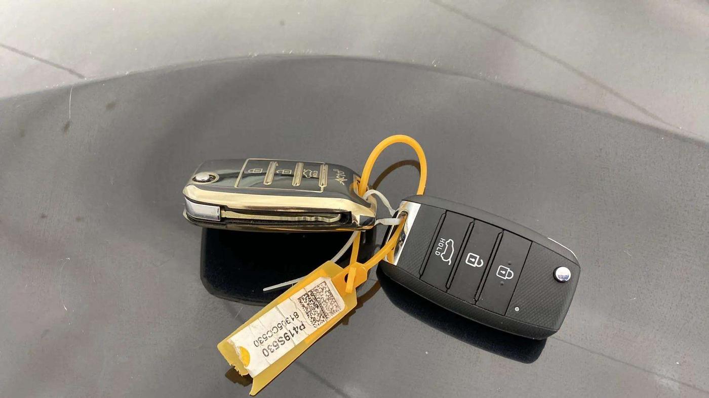 2022 KIA SONET HTK PLUS 1.2, Petrol, Manual, 23,245 km, Key Close Up