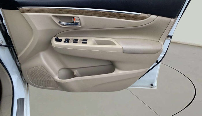 2018 Maruti Ciaz ALPHA 1.5 SHVS PETROL, Petrol, Manual, 62,680 km, Driver Side Door Panels Control