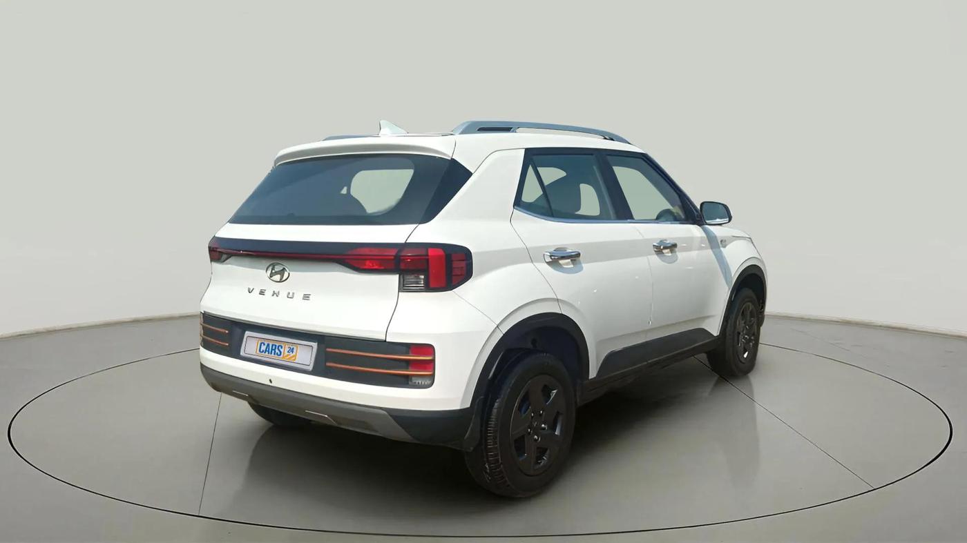 2023 Hyundai VENUE S 1.2, Petrol, Manual, 27,899 km, Right Back Diagonal