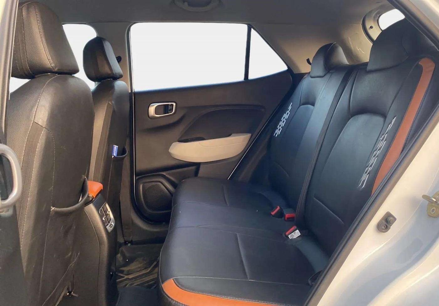 2023 Hyundai VENUE S 1.2, Petrol, Manual, 27,899 km, Right Side Rear Door Cabin