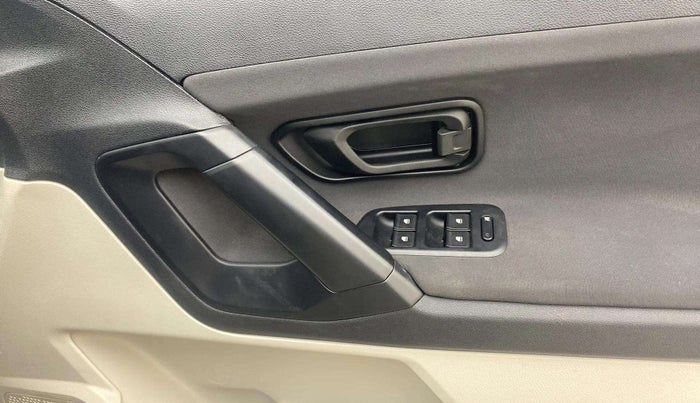 2023 Tata Safari XE, Diesel, Manual, 3,045 km, Driver Side Door Panels Control