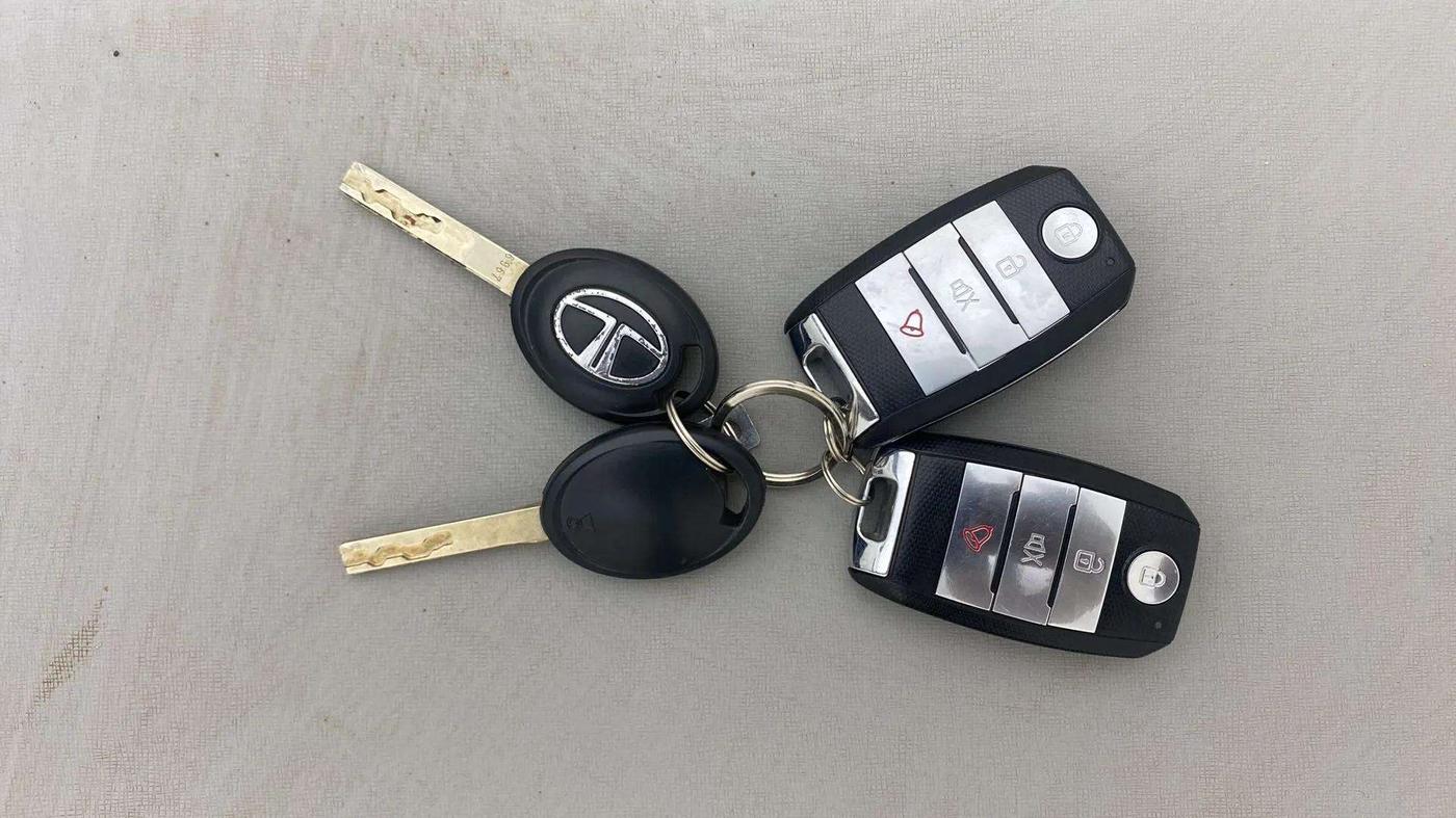 2023 Tata Safari XE, Diesel, Manual, 3,045 km, Key Close Up