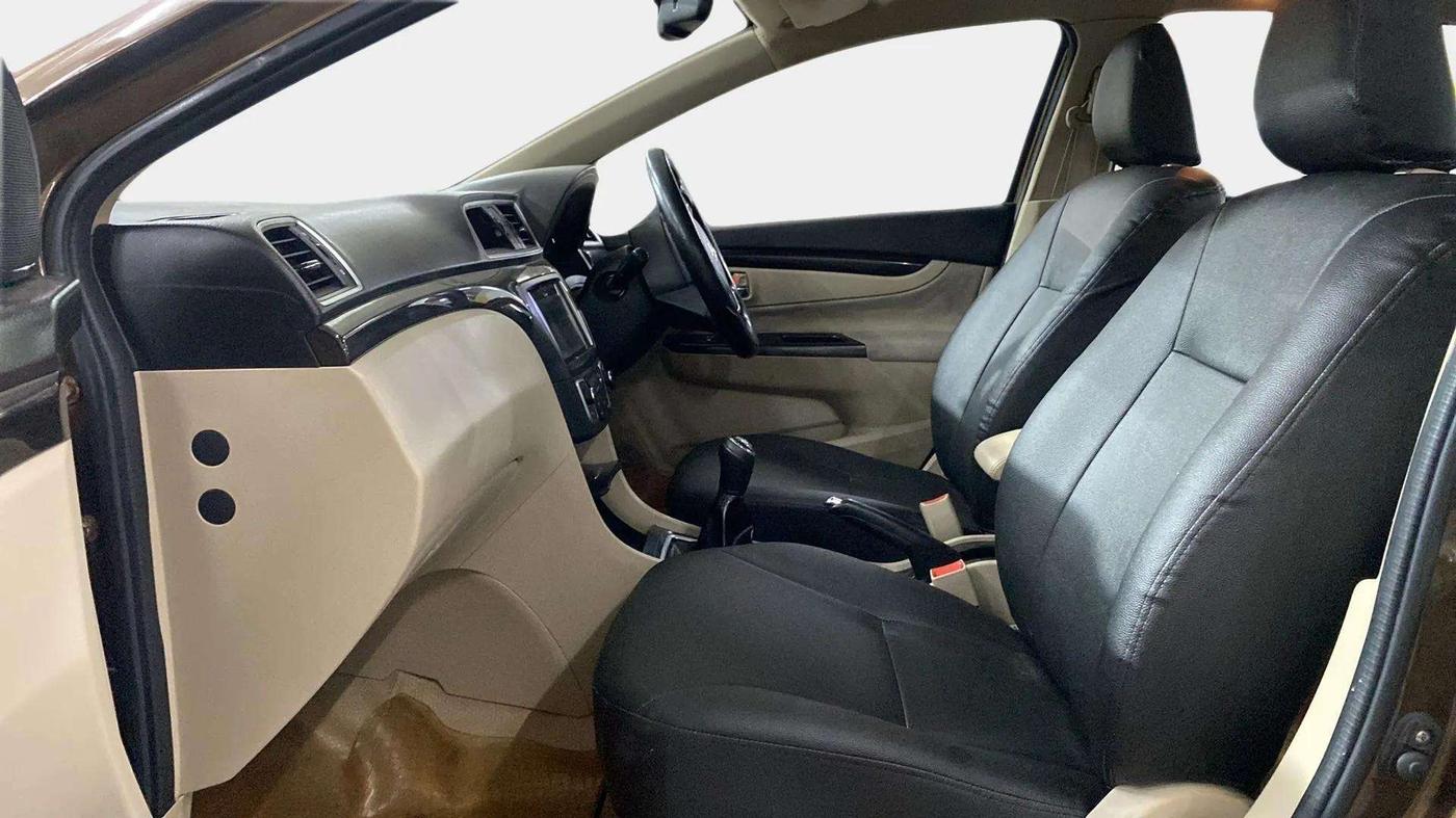 2015 Maruti Ciaz ZXI, Petrol, Manual, 96,827 km, Right Side Front Door Cabin