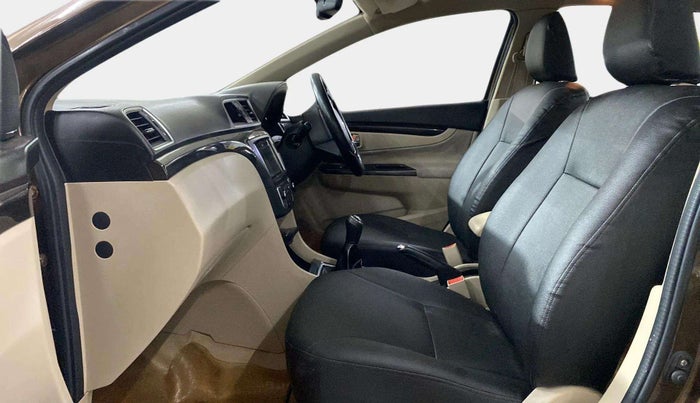 2015 Maruti Ciaz ZXI, Petrol, Manual, 96,629 km, Right Side Front Door Cabin