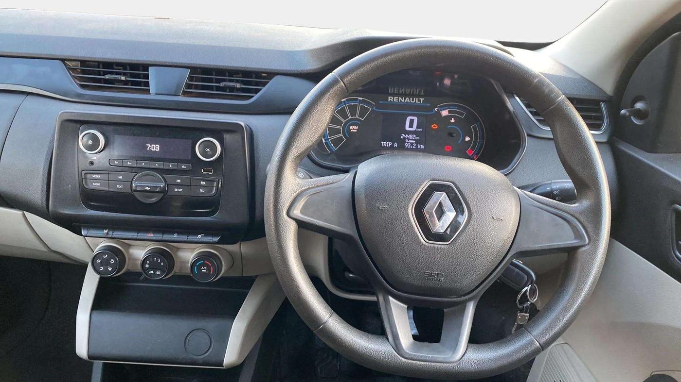 2023 Renault TRIBER RXL MT, Petrol, Manual, 24,541 km, Steering Wheel Close Up
