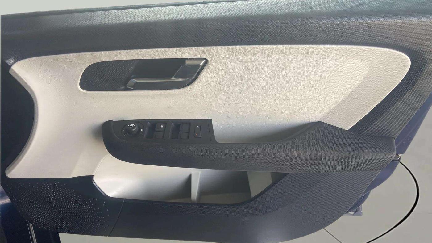 2022 Tata ALTROZ XZA PLUS, Petrol, Automatic, 9,861 km, Driver Side Door Panels Control