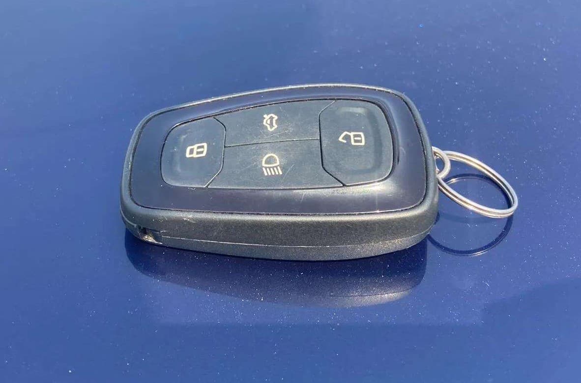 2022 Tata ALTROZ XZA PLUS, Petrol, Automatic, 9,861 km, Key Close Up