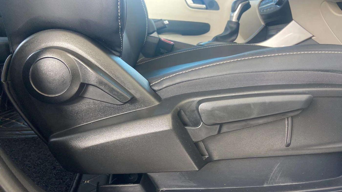 2022 Tata ALTROZ XZA PLUS, Petrol, Automatic, 9,861 km, Driver Side Adjustment Panel