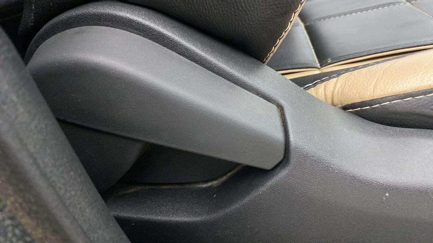 2022 Nissan MAGNITE XL, Petrol, Manual, 35,108 km, Driver Side Adjustment Panel