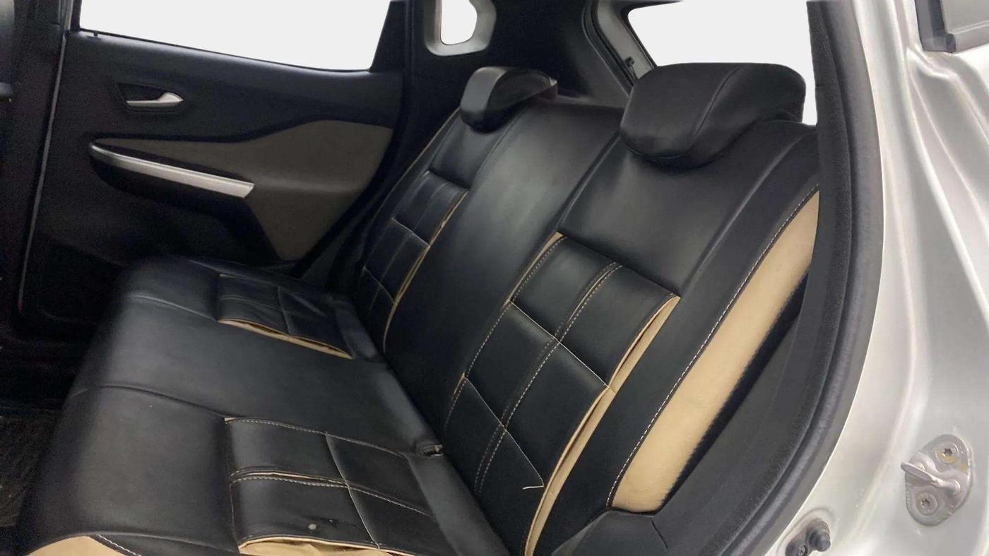 2022 Nissan MAGNITE XL, Petrol, Manual, 35,108 km, Right Side Rear Door Cabin