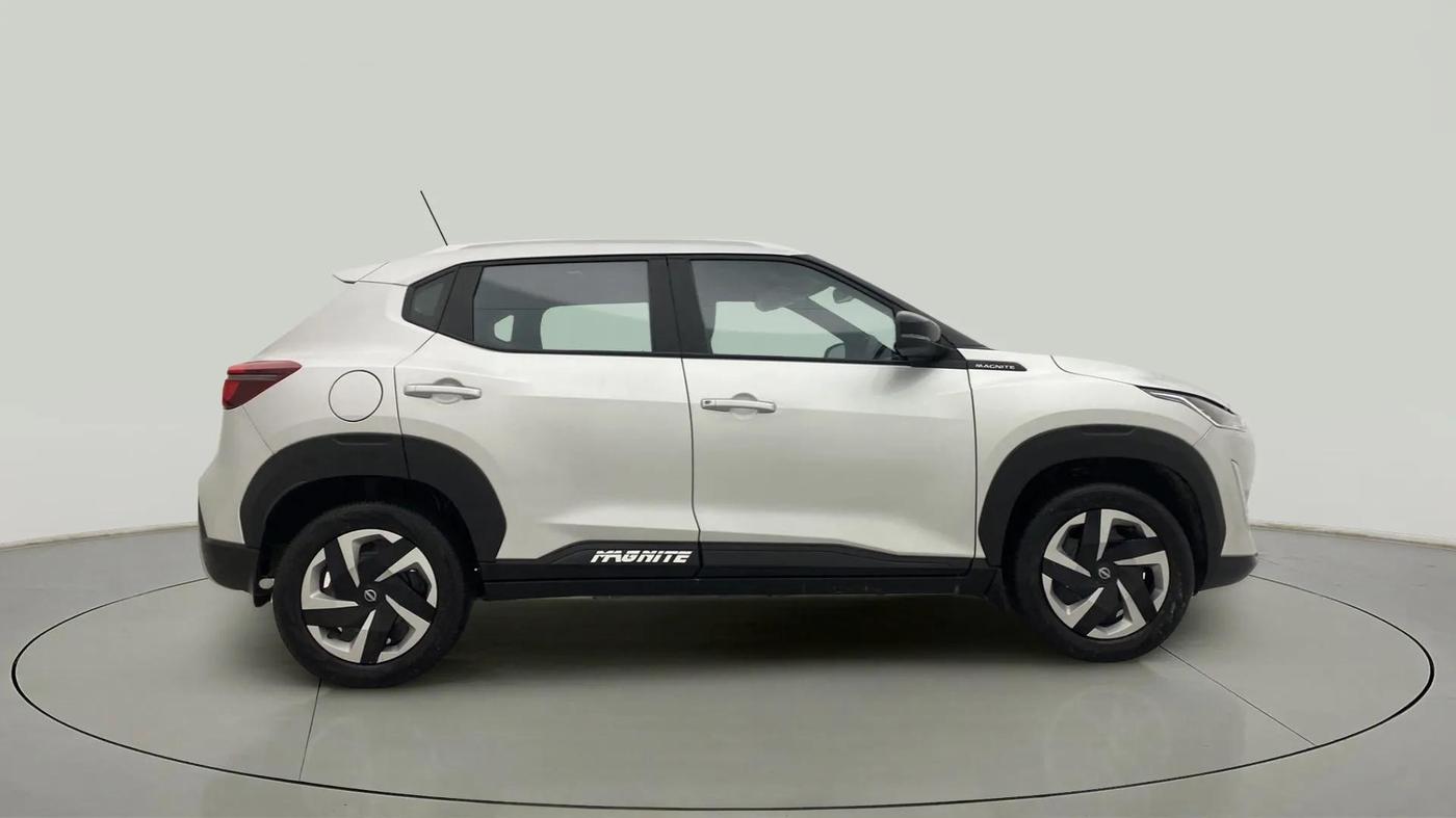 2022 Nissan MAGNITE XL, Petrol, Manual, 35,108 km, Right Side View