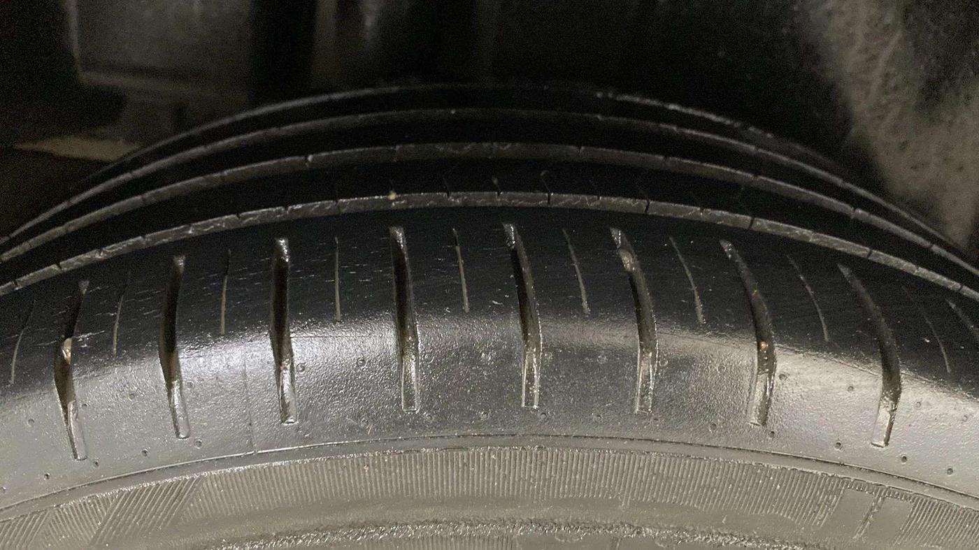 2020 Maruti Ciaz ALPHA 1.5 SHVS PETROL, Petrol, Manual, 38,048 km, Left Rear Tyre Tread