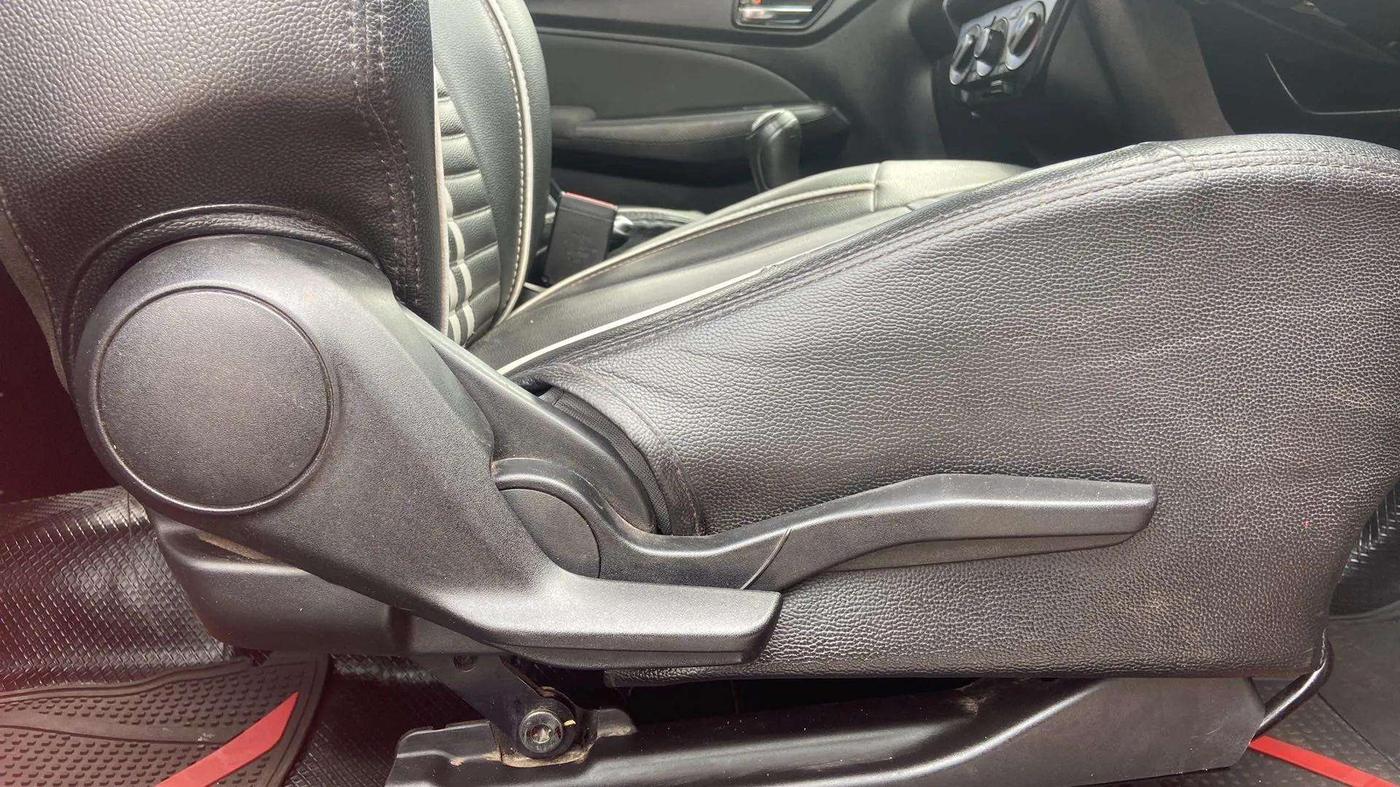 2019 Maruti Swift VXI, Petrol, Manual, 35,795 km, Driver Side Adjustment Panel