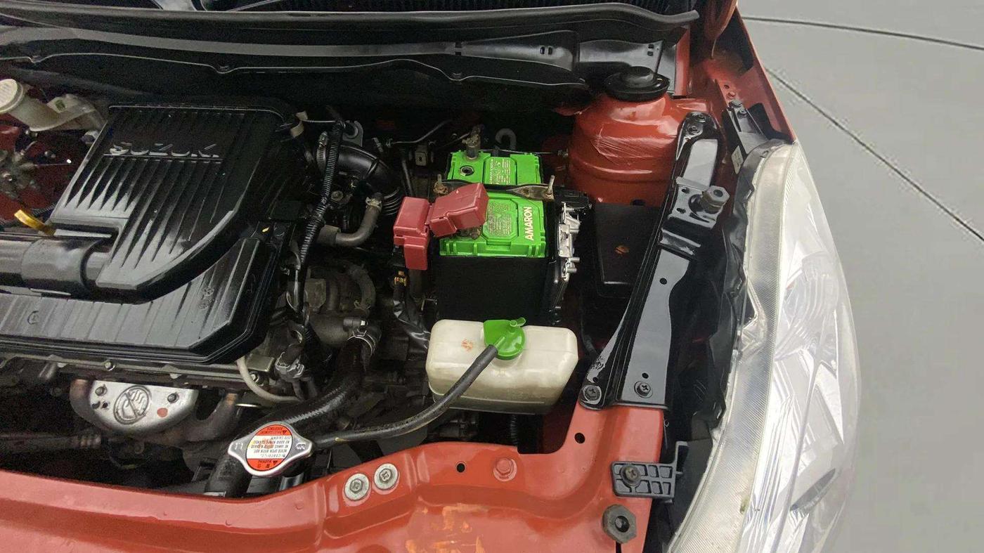 2013 Maruti Swift VXI, Petrol, Manual, 70,279 km, Engine View - Left
