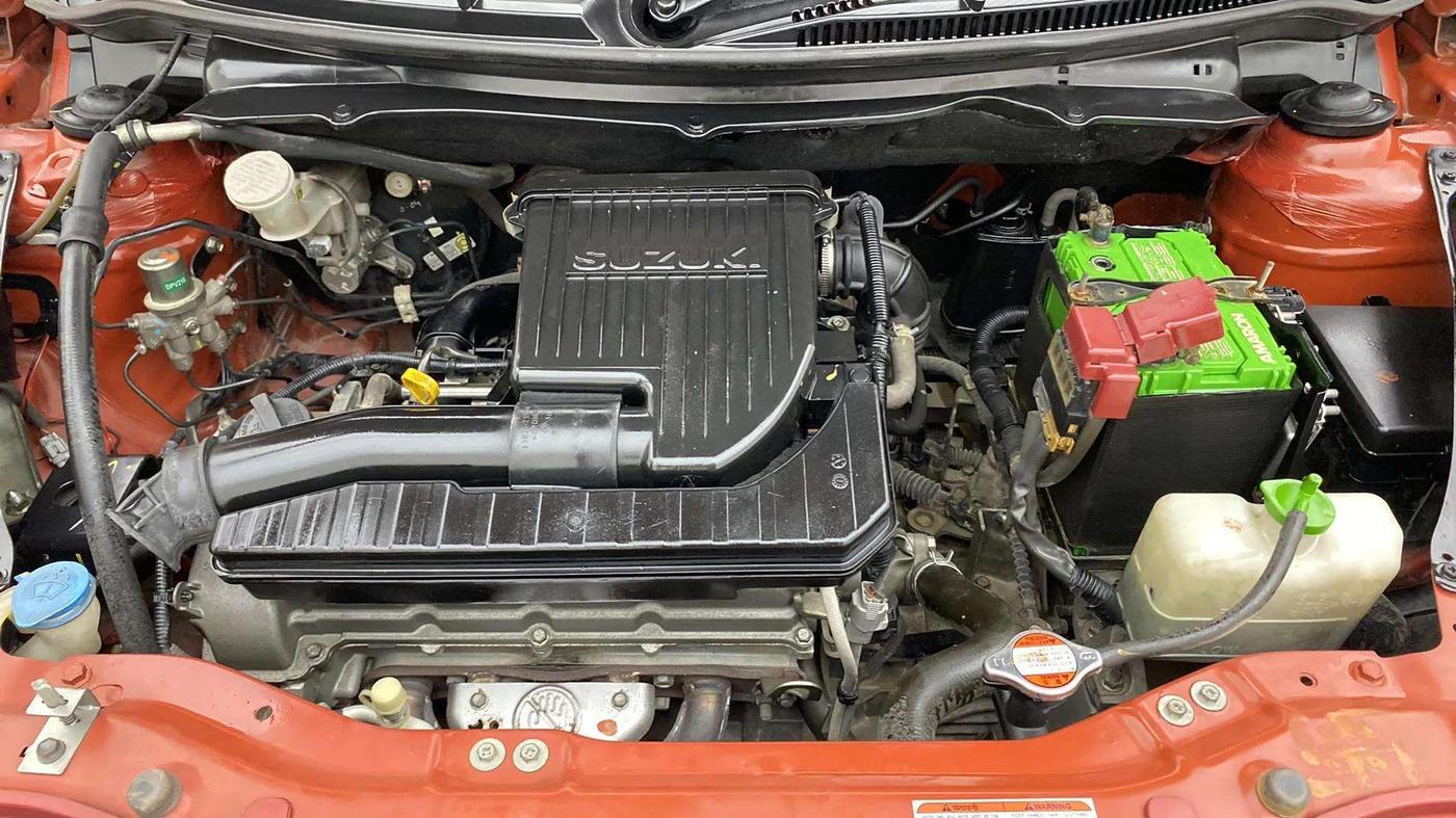 2013 Maruti Swift VXI, Petrol, Manual, 70,279 km, Engine View