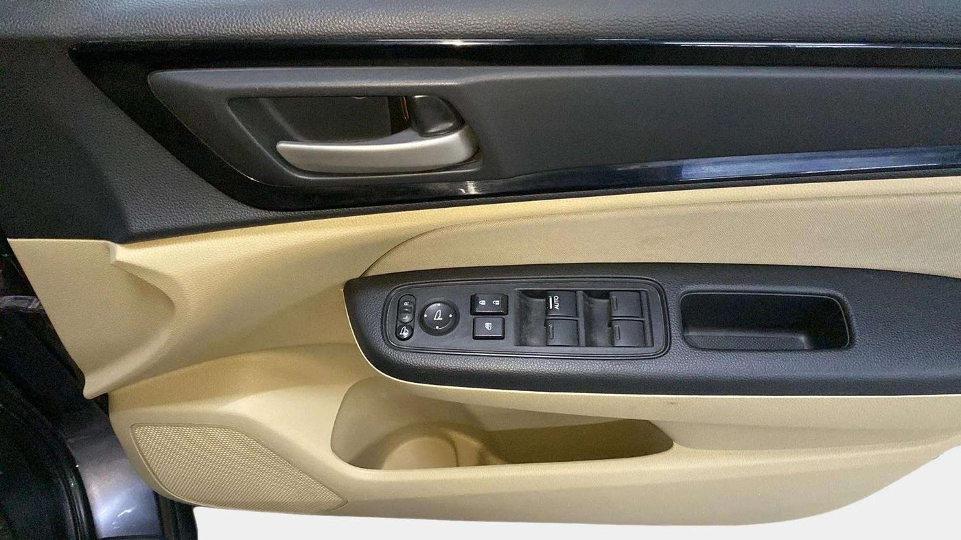 2019 Honda Amaze 1.2L I-VTEC V, Petrol, Manual, 65,256 km, Driver Side Door Panels Control