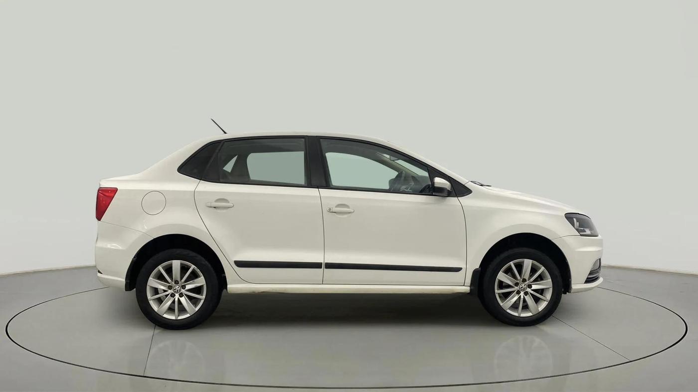 2016 Volkswagen Ameo HIGHLINE1.2L, Petrol, Manual, 86,560 km, Right Side View