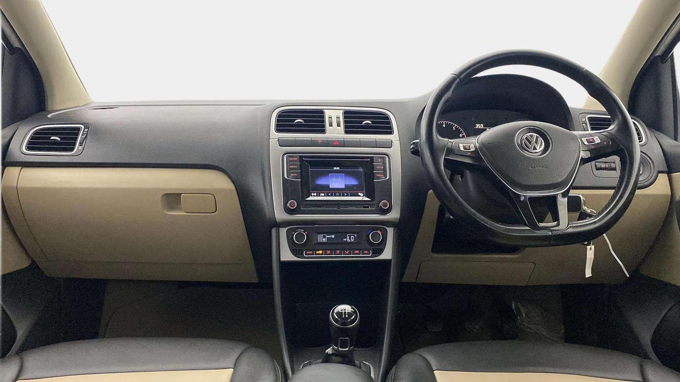 2016 Volkswagen Ameo HIGHLINE1.2L, Petrol, Manual, 86,560 km, Dashboard
