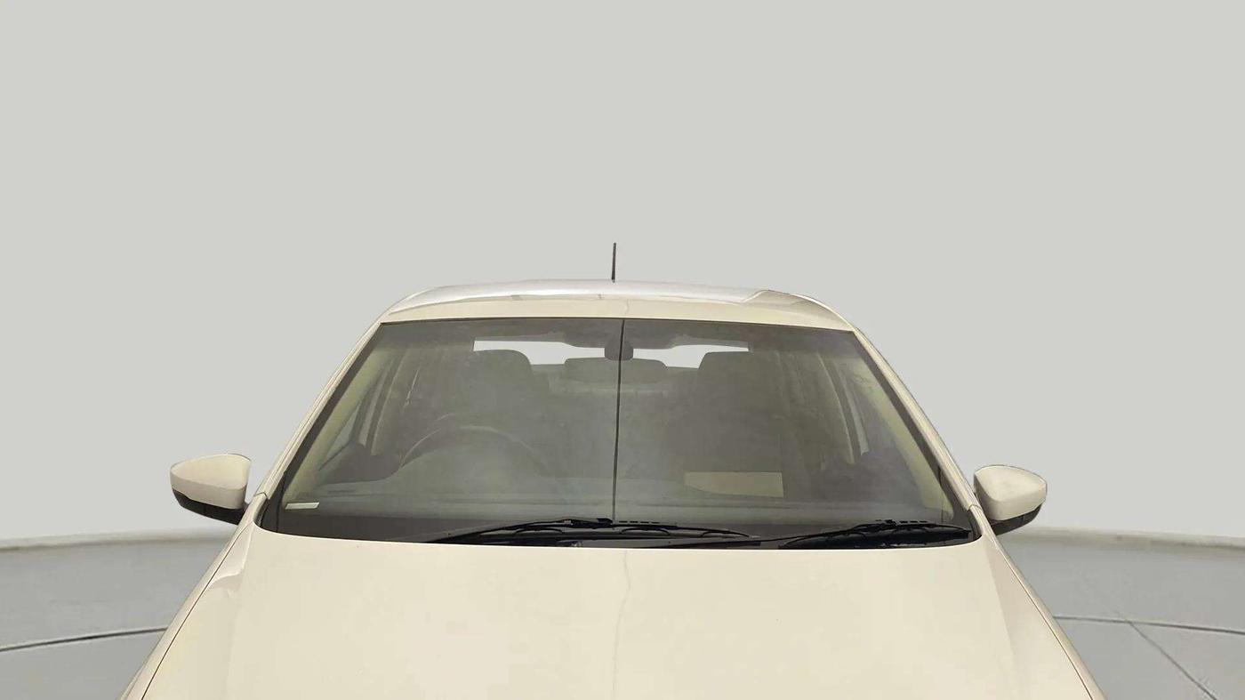2016 Volkswagen Ameo HIGHLINE1.2L, Petrol, Manual, 86,560 km, Front Windshield