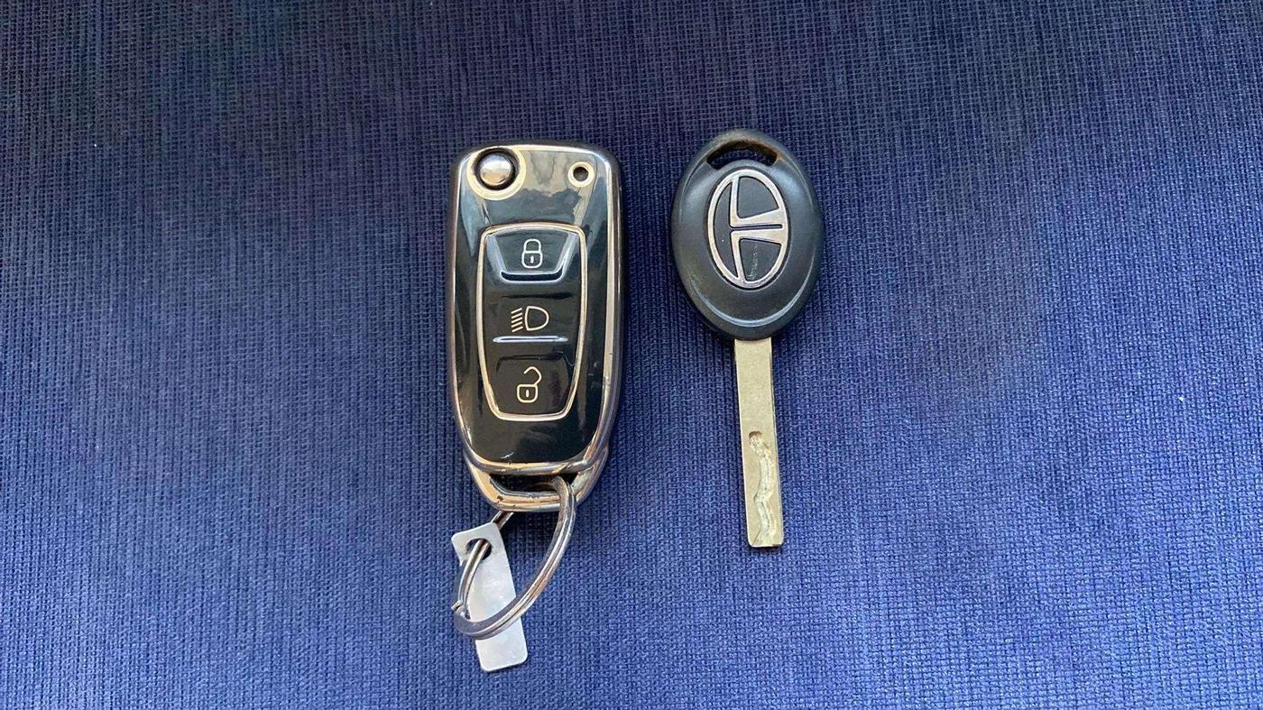 2022 Tata NEXON XM PETROL, Petrol, Manual, 65,961 km, Key Close Up