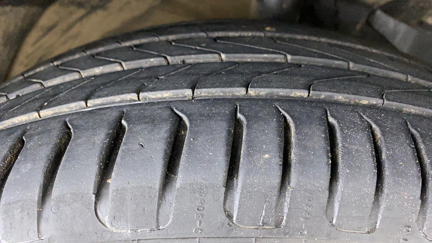 2021 MG HECTOR SHARP DCT PETROL, Petrol, Automatic, 21,972 km, Right Front Tyre Tread