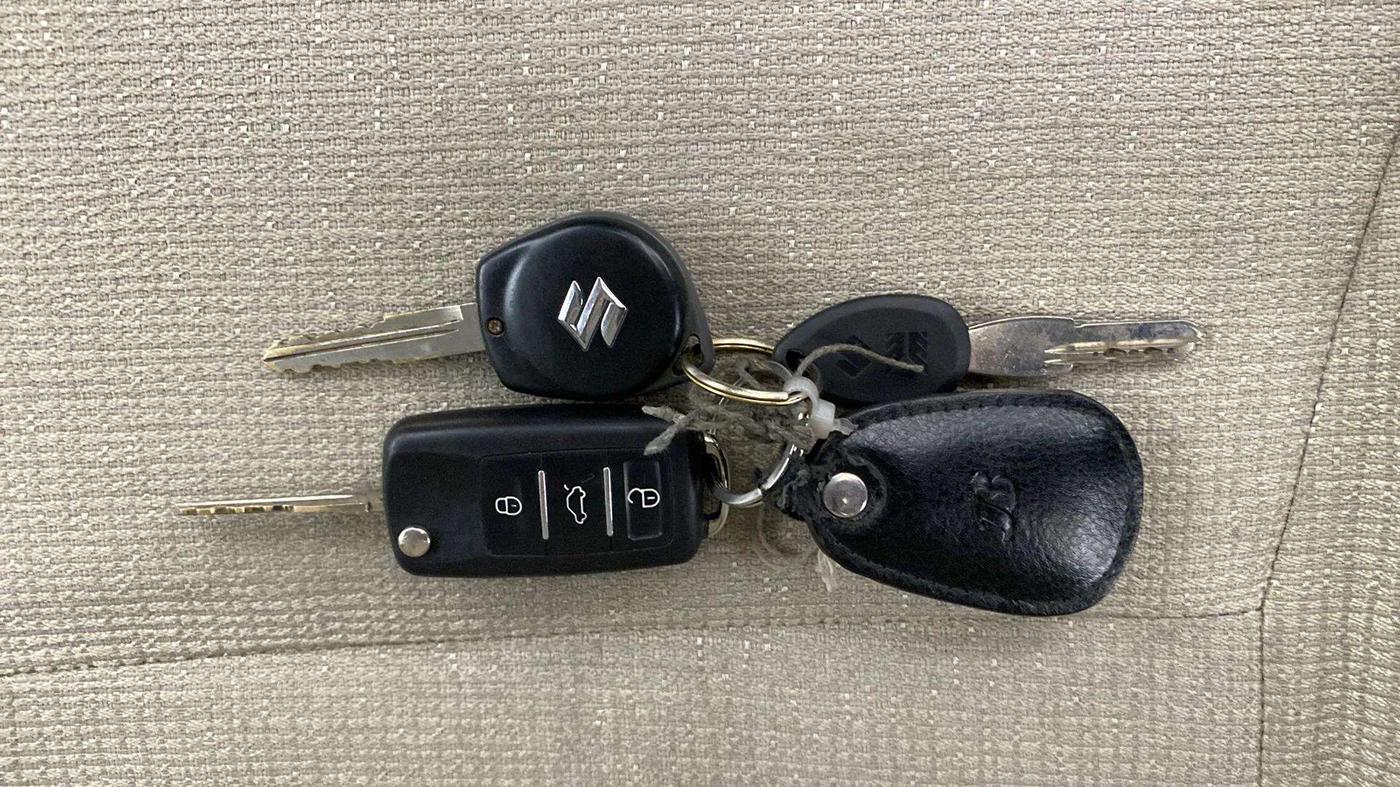 2015 Maruti Swift Dzire VXI, Petrol, Manual, 90,296 km, Key Close Up