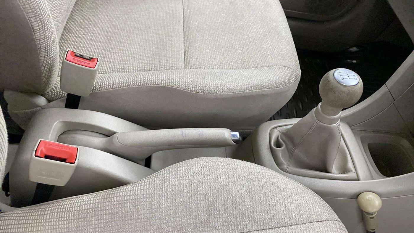 2015 Maruti Swift Dzire VXI, Petrol, Manual, 90,296 km, Gear Lever