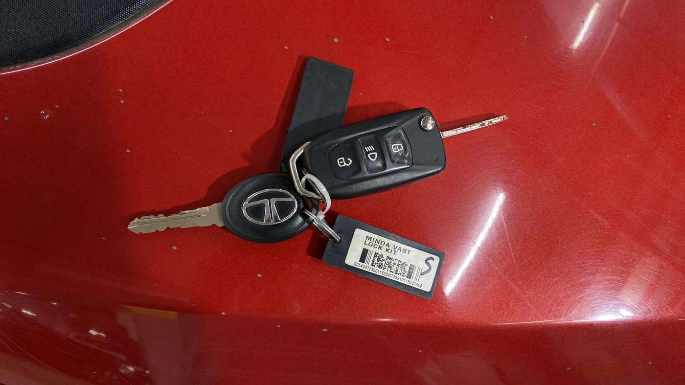 2018 Tata Tiago XZ PETROL, Petrol, Manual, 19,868 km, Key Close Up