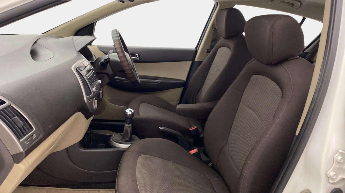 2014 Hyundai Elite i20 ASTA 1.2, CNG, Manual, 77,384 km, Right Side Front Door Cabin