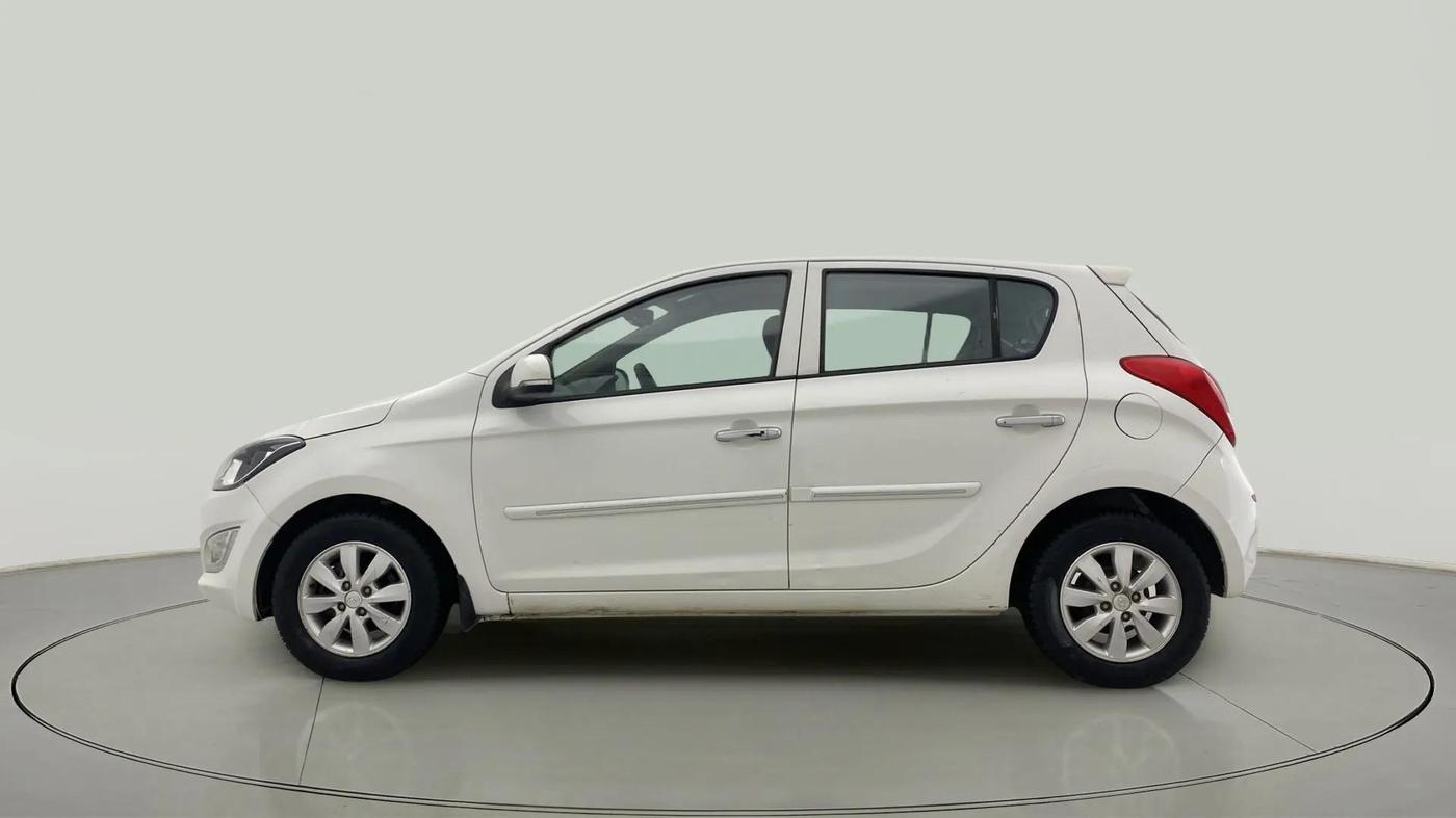 2014 Hyundai Elite i20 ASTA 1.2, CNG, Manual, 77,384 km, Left Side