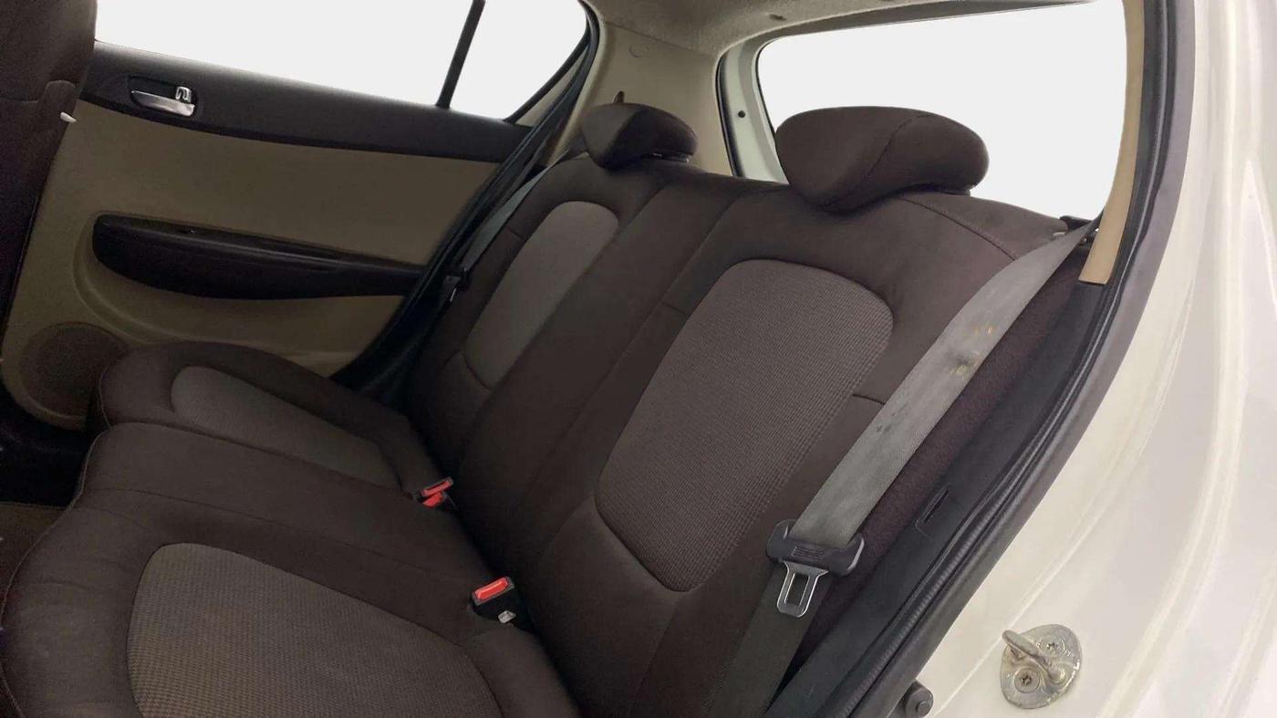 2014 Hyundai Elite i20 ASTA 1.2, CNG, Manual, 77,384 km, Right Side Rear Door Cabin