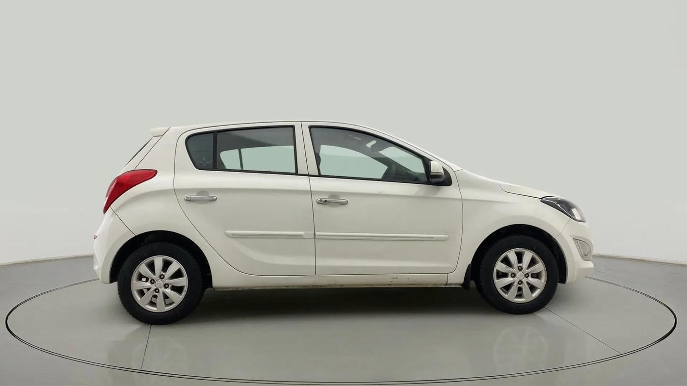 2014 Hyundai Elite i20 ASTA 1.2, CNG, Manual, 77,384 km, Right Side View