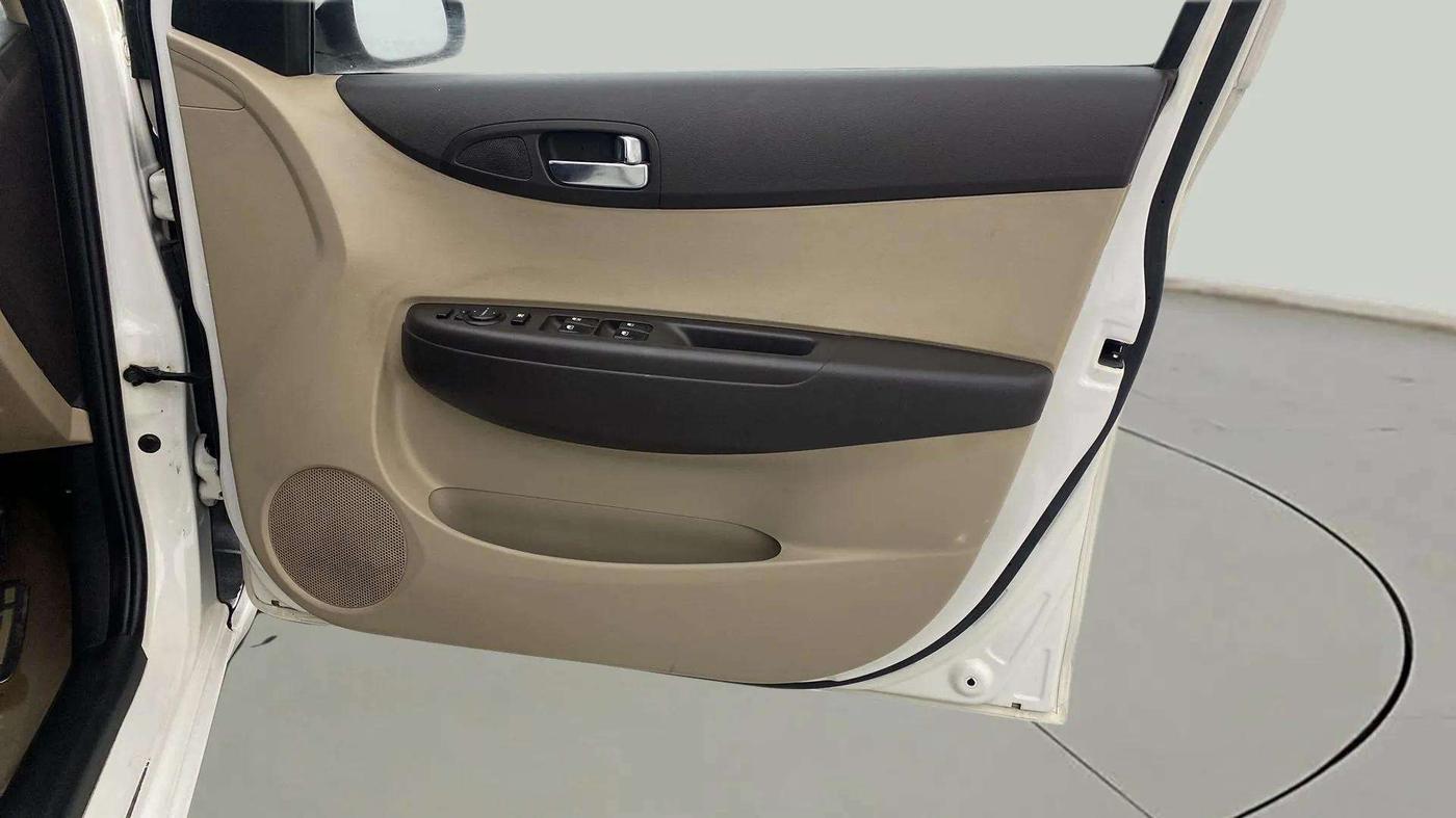 2014 Hyundai Elite i20 ASTA 1.2, CNG, Manual, 77,384 km, Driver Side Door Panels Control