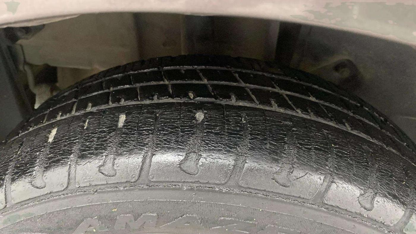 2018 Tata Tiago XZ PETROL, Petrol, Manual, 97,476 km, Right Rear Tyre Tread