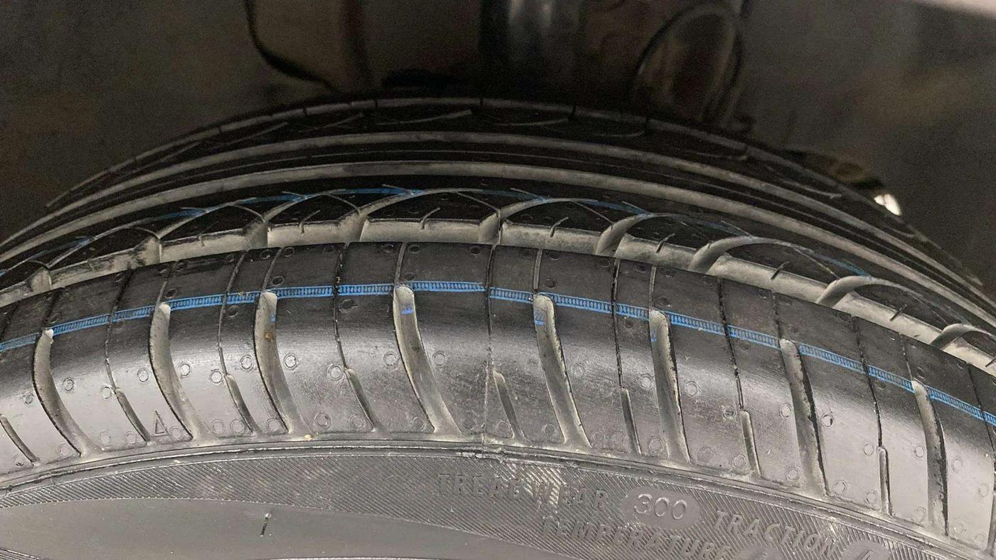 2018 Tata Tiago XZ PETROL, Petrol, Manual, 97,476 km, Right Front Tyre Tread