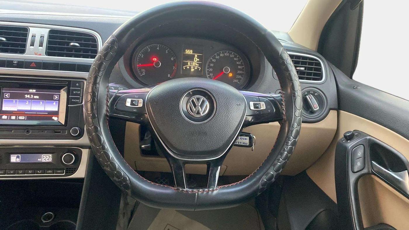 2016 Volkswagen Polo HIGHLINE1.2L, Petrol, Manual, 61,170 km, Steering Wheel Close Up