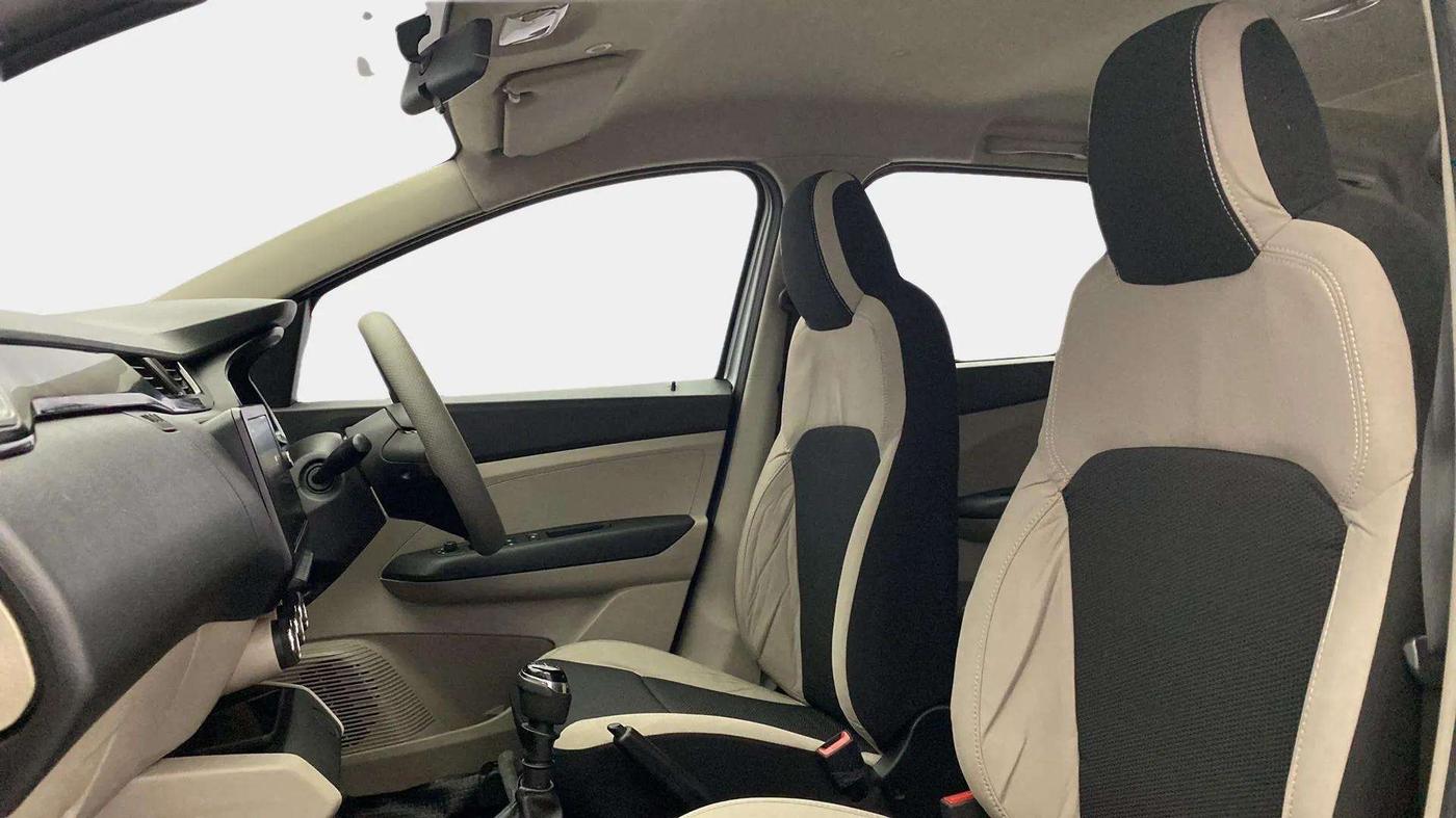 2020 Renault TRIBER RXT, Petrol, Manual, 70,184 km, Right Side Front Door Cabin