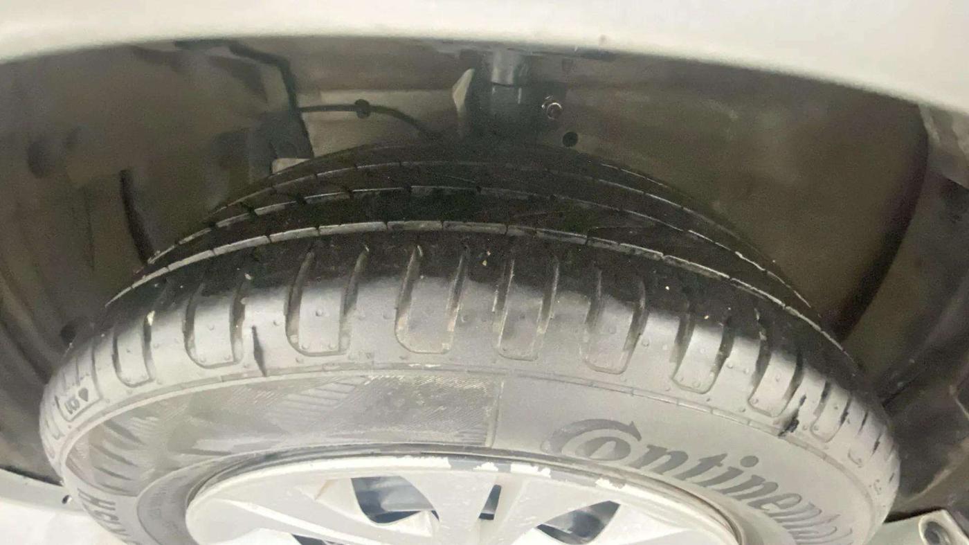 2016 Maruti Ciaz VXI+, Petrol, Manual, 52,036 km, Left Front Tyre Tread
