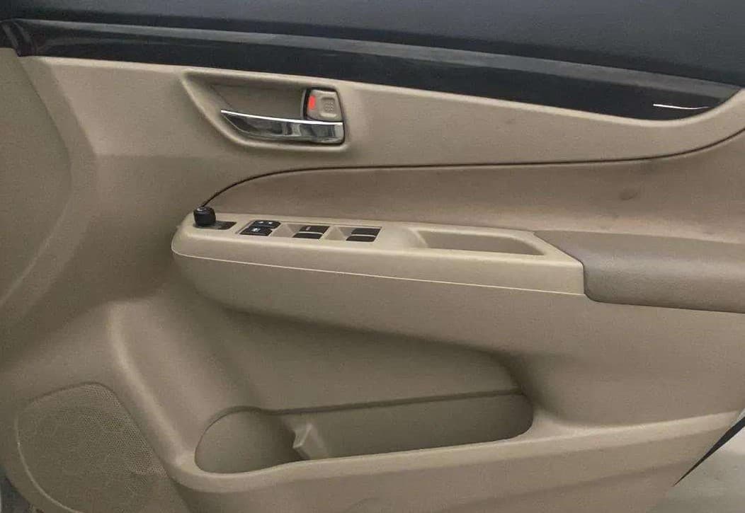 2016 Maruti Ciaz VXI+, Petrol, Manual, 52,036 km, Driver Side Door Panels Control