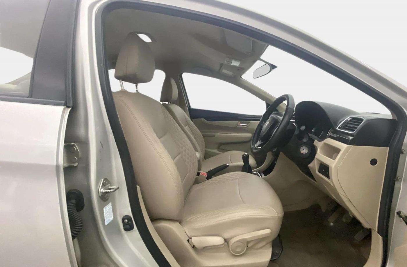 2016 Maruti Ciaz VXI+, Petrol, Manual, 52,036 km, Right Side Front Door Cabin