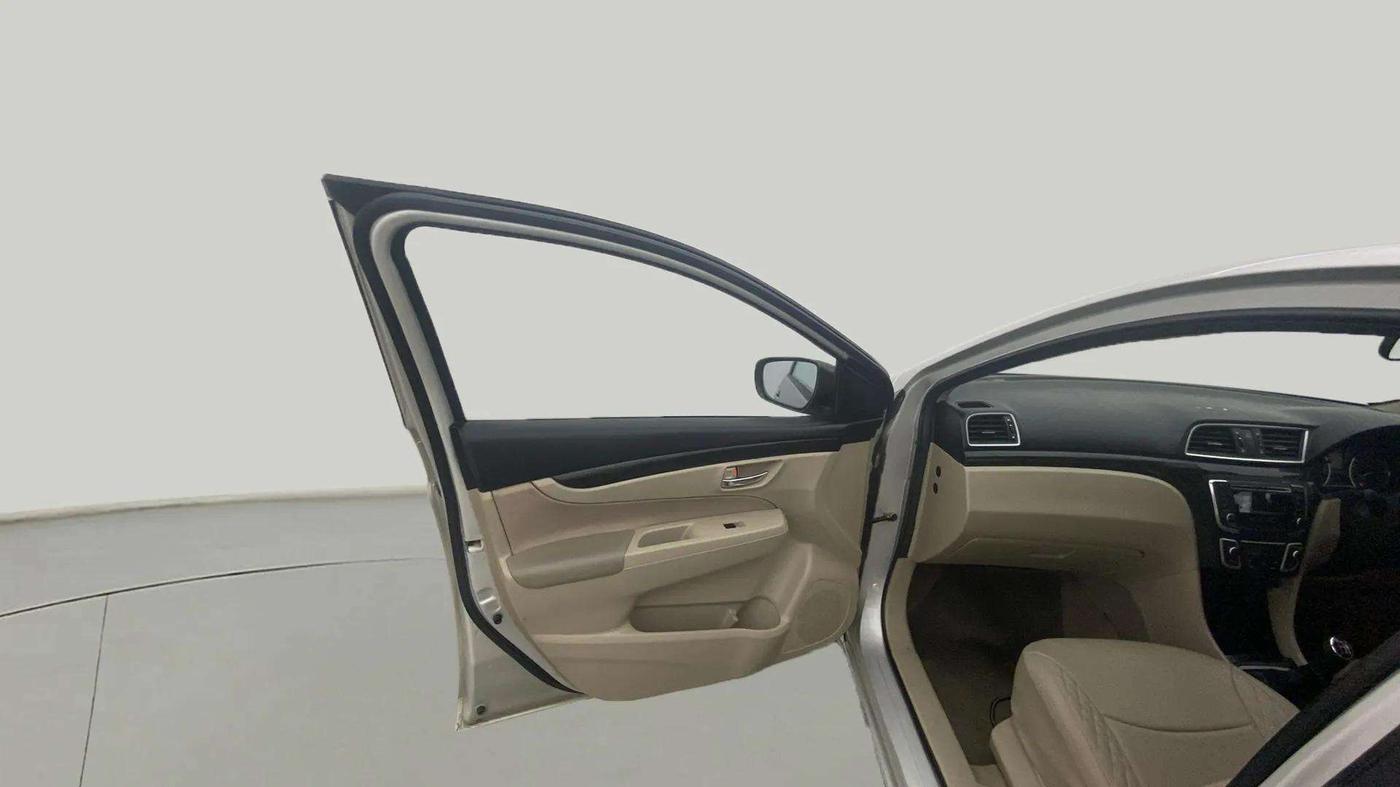 2016 Maruti Ciaz VXI+, Petrol, Manual, 52,036 km, LHS Front Door