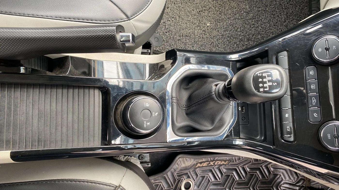 2022 Tata NEXON XZ PLUS (HS) PETROL, Petrol, Manual, 19,960 km, Gear Lever