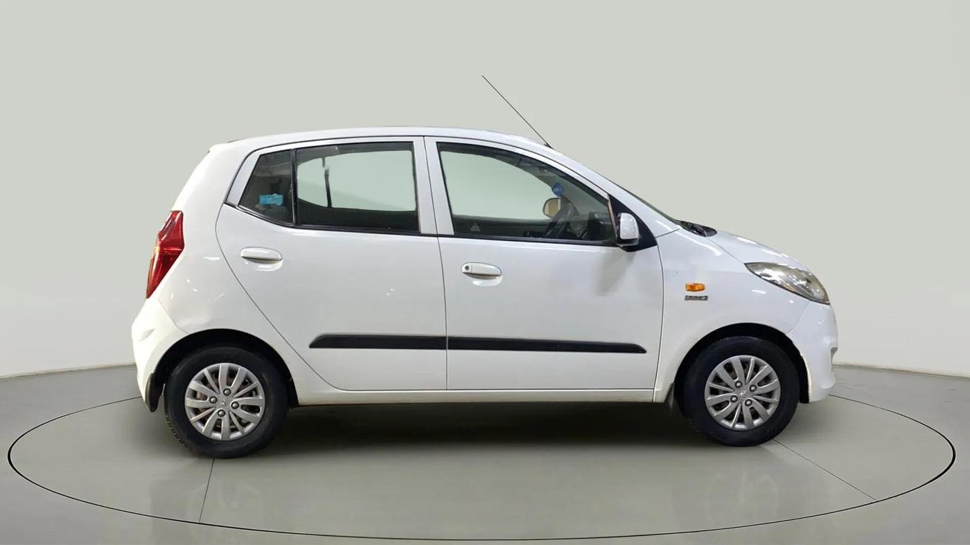 2015 Hyundai i10 SPORTZ 1.1, Petrol, Manual, 47,968 km, Right Side View